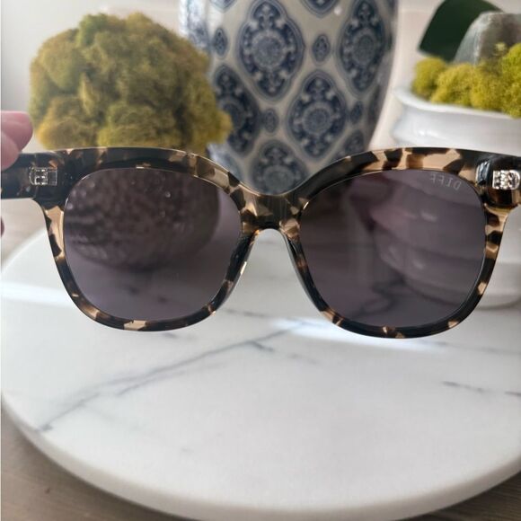 DIFF CHARITABLE EYEWEAR MAYA ROUND -NON-POLARIZED SUNGLASSES - Picture 8 of 9